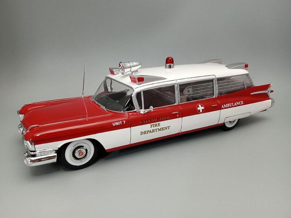 AMT 1395 - 1959 Cadillac Ambulance w/Gurney 1:25 Scale Model Kit – The ...